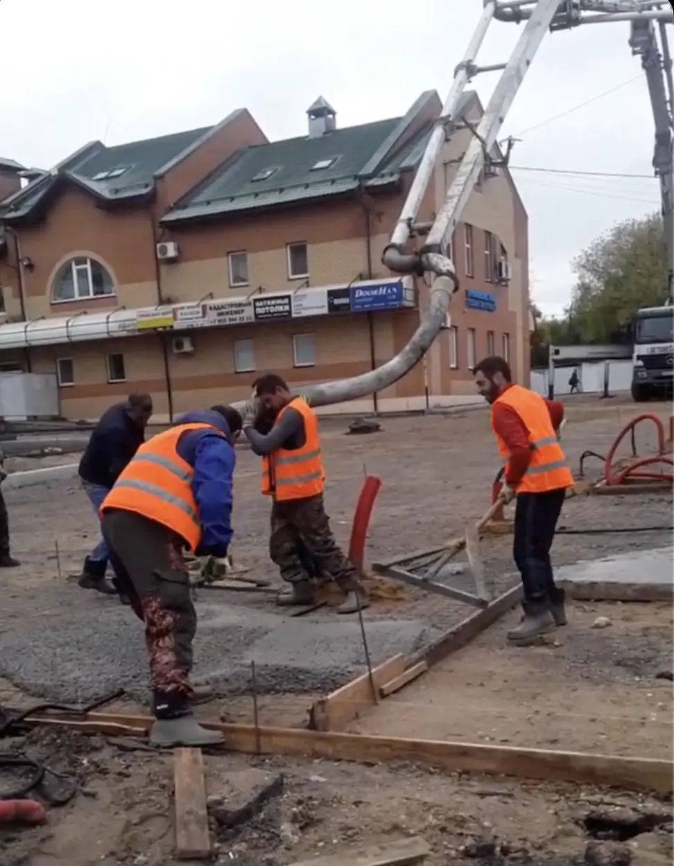 Заливка бетона бетононасосом